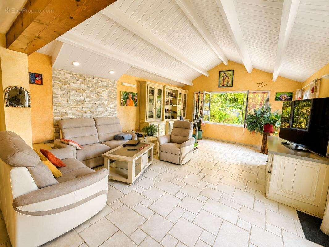 **LA JARRIE – Maison de plain-pied de 172 m²** - photo 4
