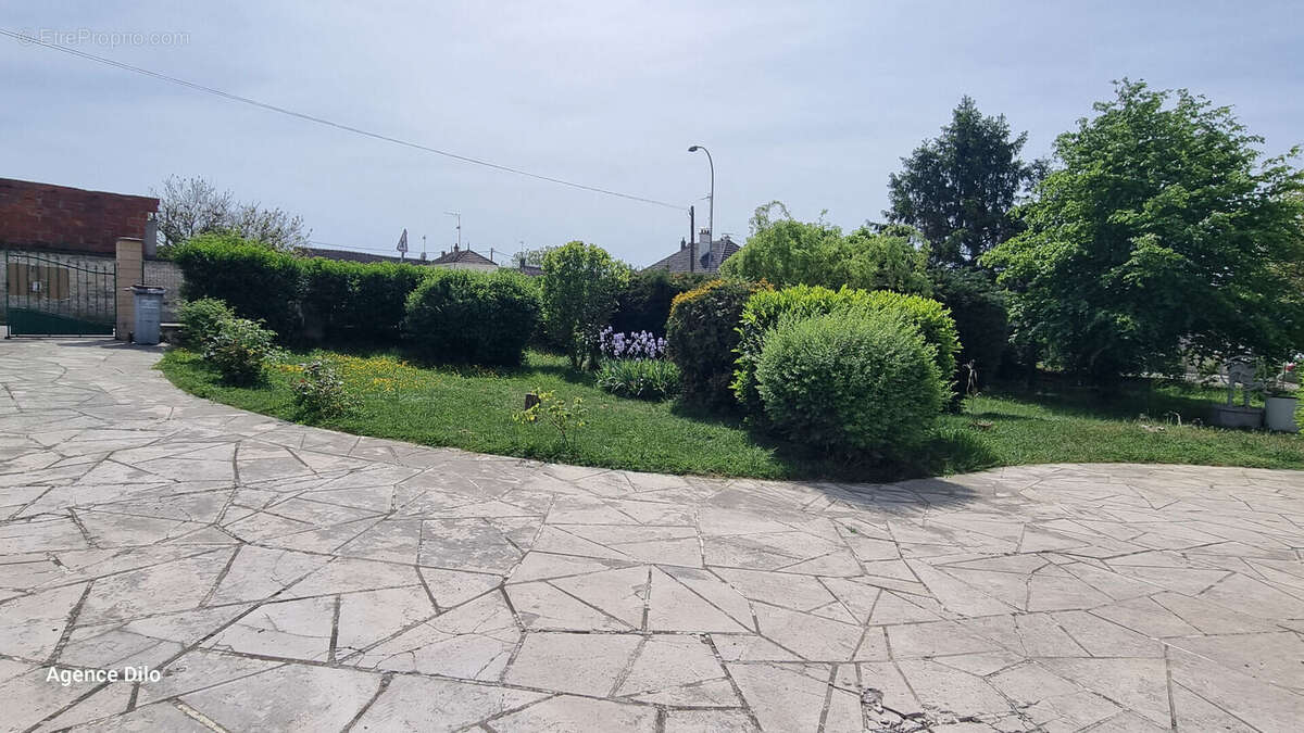 Maison à CHENY