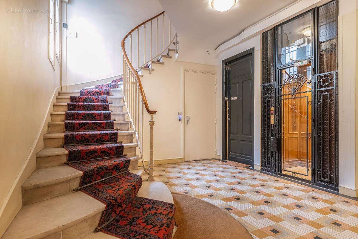 Appartement à PARIS-16E