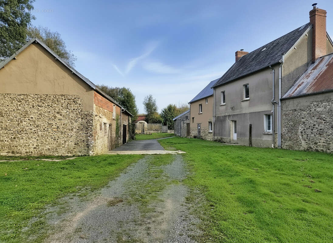 Maison à LA FEUILLIE