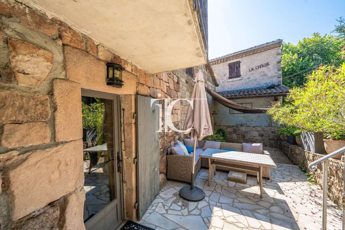 Maison à LABLACHERE