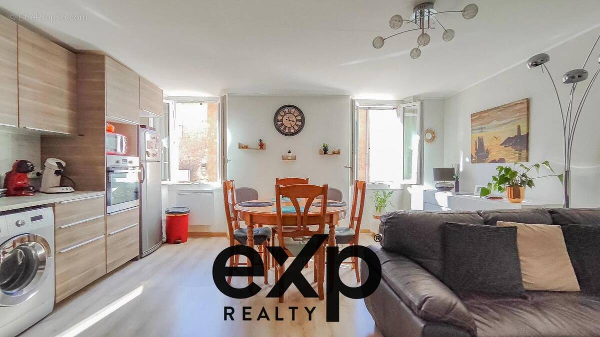 Appartement à VINS-SUR-CARAMY