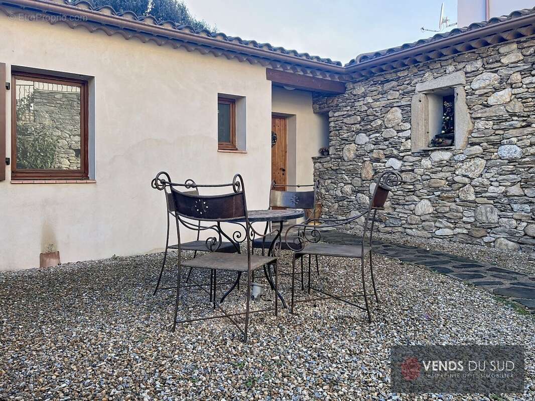 Maison à COLOMBIERES-SUR-ORB