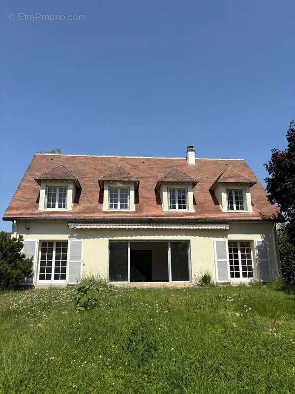 Maison à SAINT-NOM-LA-BRETECHE