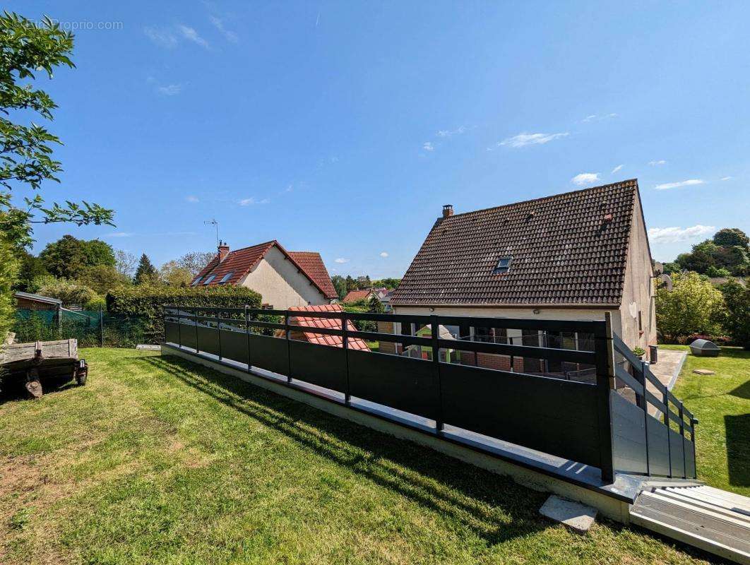 Maison à SAINT-SAUFLIEU