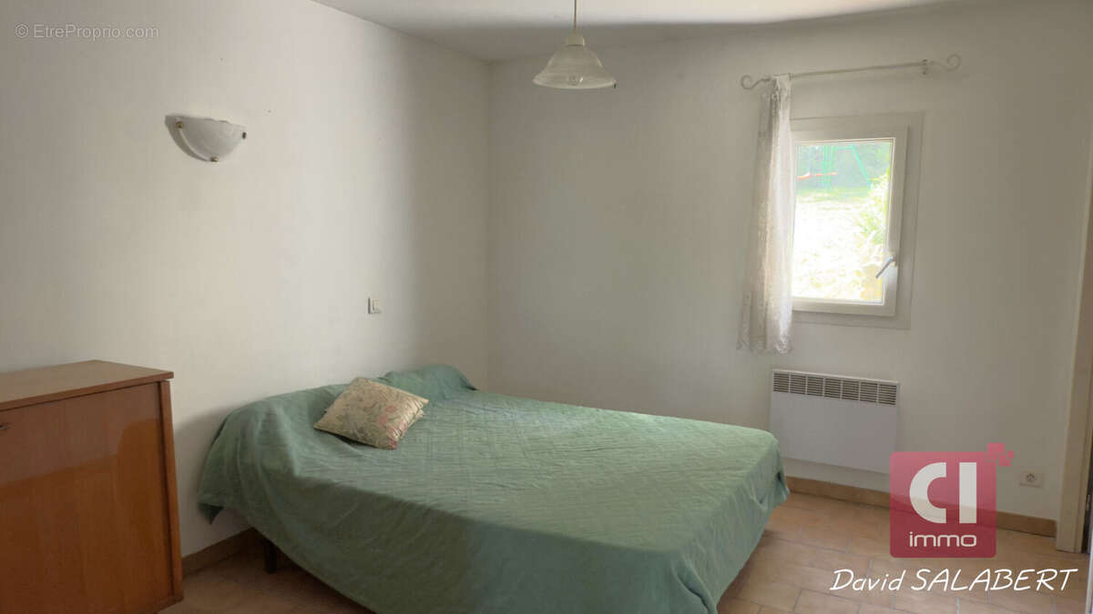 À vendre,  villa plain-pied  T5 + appartement indépendant sur terrain arboré à Garéoult - photo 12