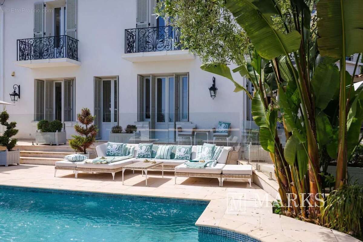 Villa rénovée avec goût avec maison d'amis et vue dégagée - photo 4
