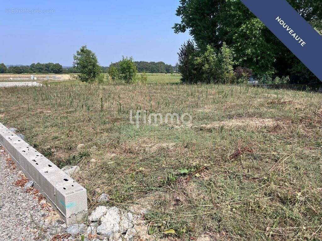 Terrain constructible (Lot 1) de 573 m² - photo 5