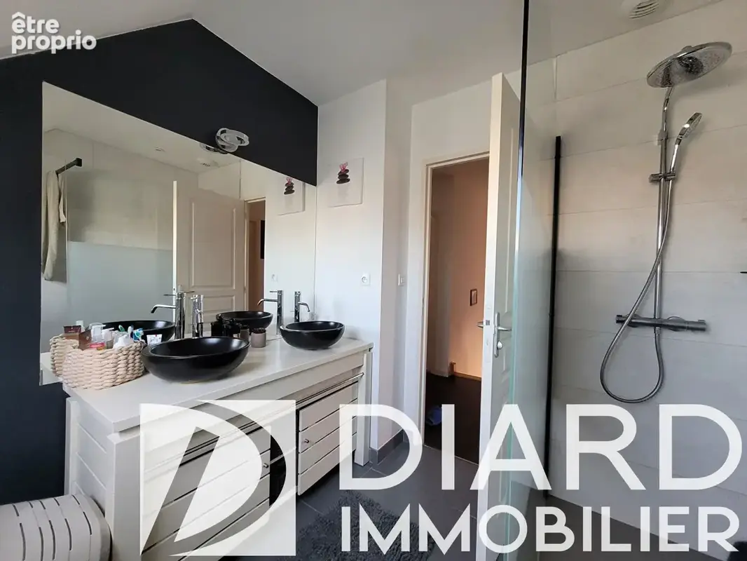 Déjà sous compromis ! Belle maison T6 de 2012 sur terrain de 684 m² - photo 14