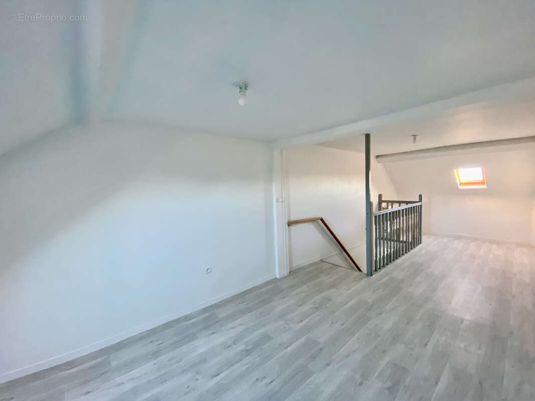 Maison à NEUF-MESNIL