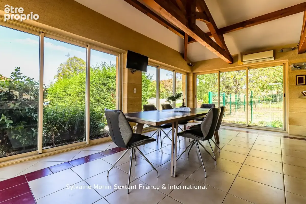Elegante maison de caractère en pierre, 6 chambres, piscine, dépendances sur un terrain arboré de 5 000 m2 - photo 14