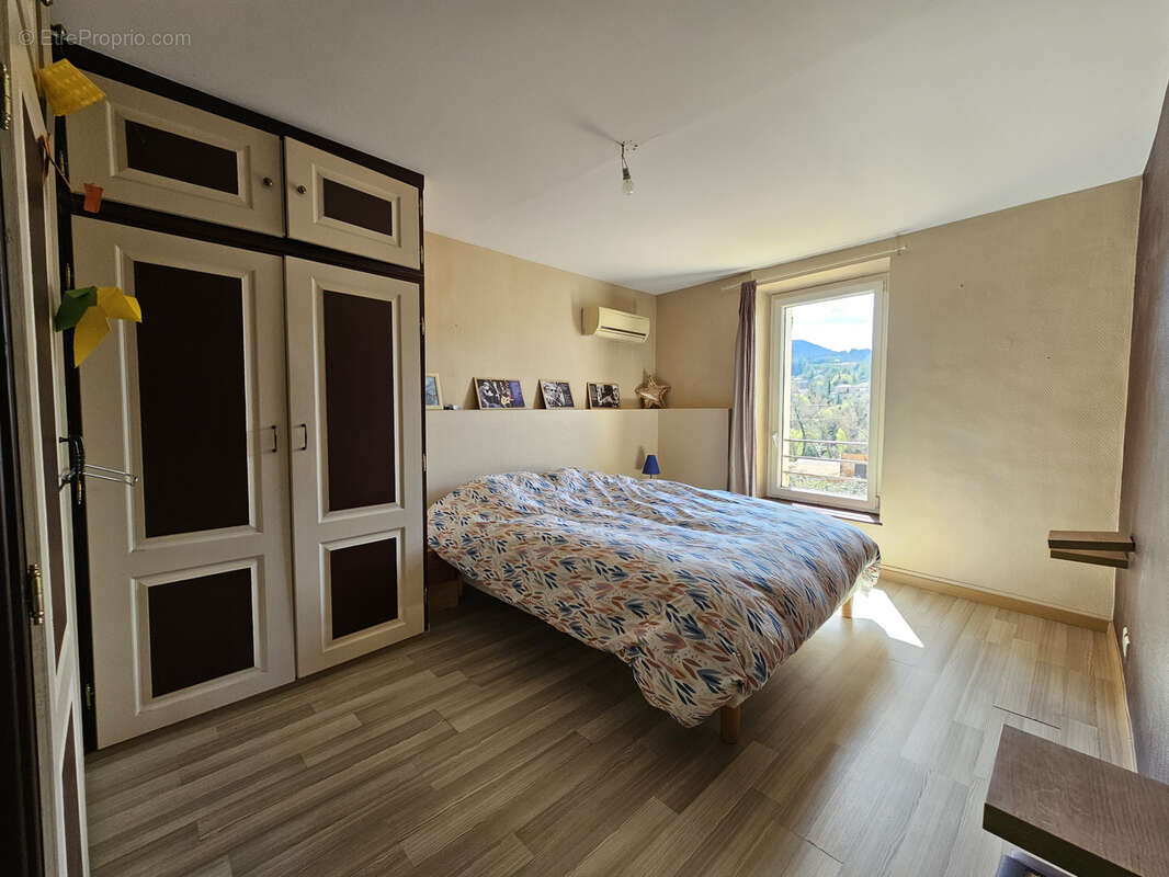 Apt en Luberon, Belle bâtisse de 110m2 avec grande cour privative - photo 8