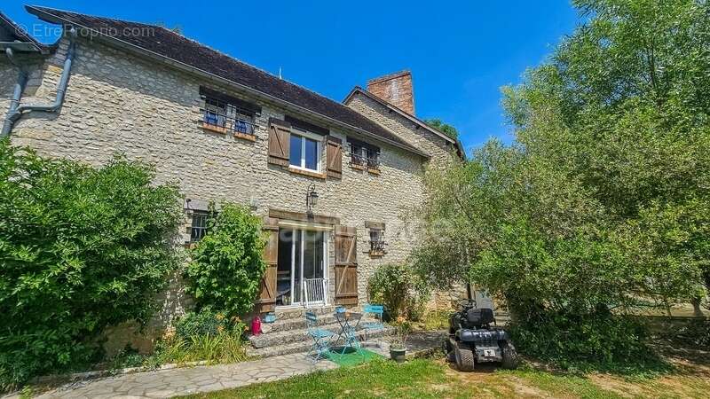 A vendre 8 pièces FONTAINE LA RIVIERE (91) Maison sur sous-sol avec cave voûtée et piscine - photo 10