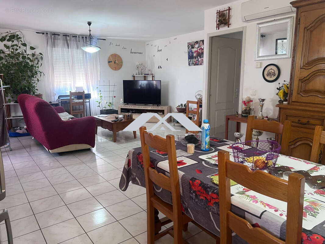 Maison à SAINT-QUENTIN-LA-POTERIE