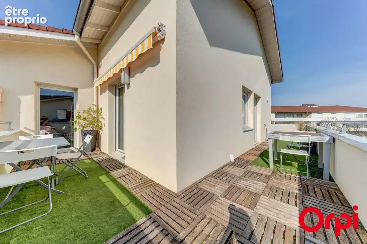 Appartement T4 de 90 m2 au dernier étage - terrasse de 34,10 m2 avec trois orientations - photo 5
