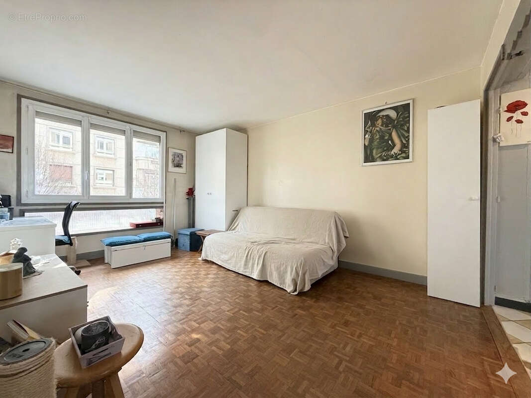 Appartement à COURBEVOIE