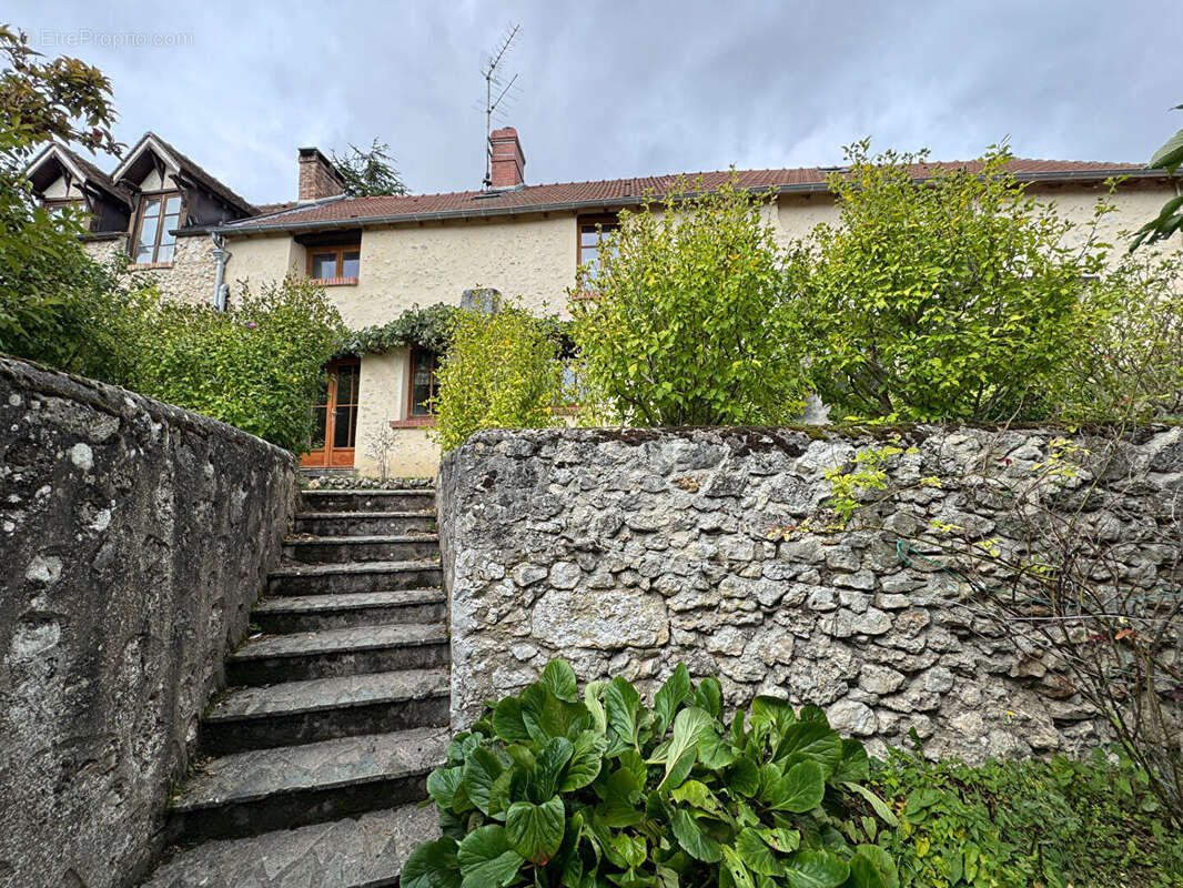 Maison à NEAUPHLE-LE-VIEUX