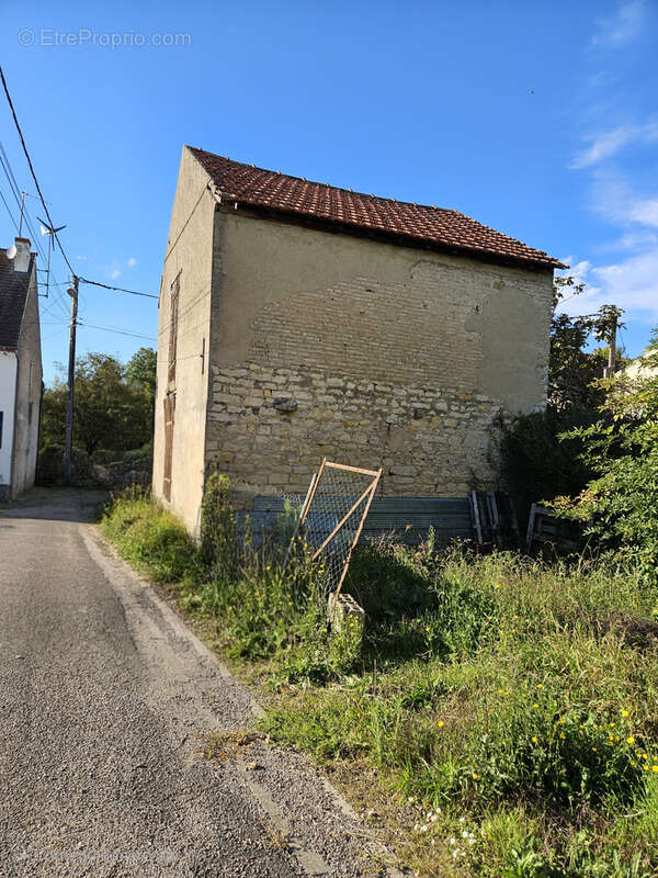 Parking à LES BORDES