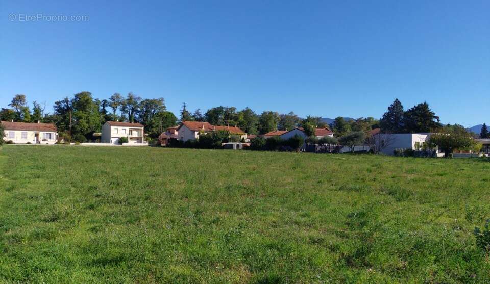Terrain à VALREAS
