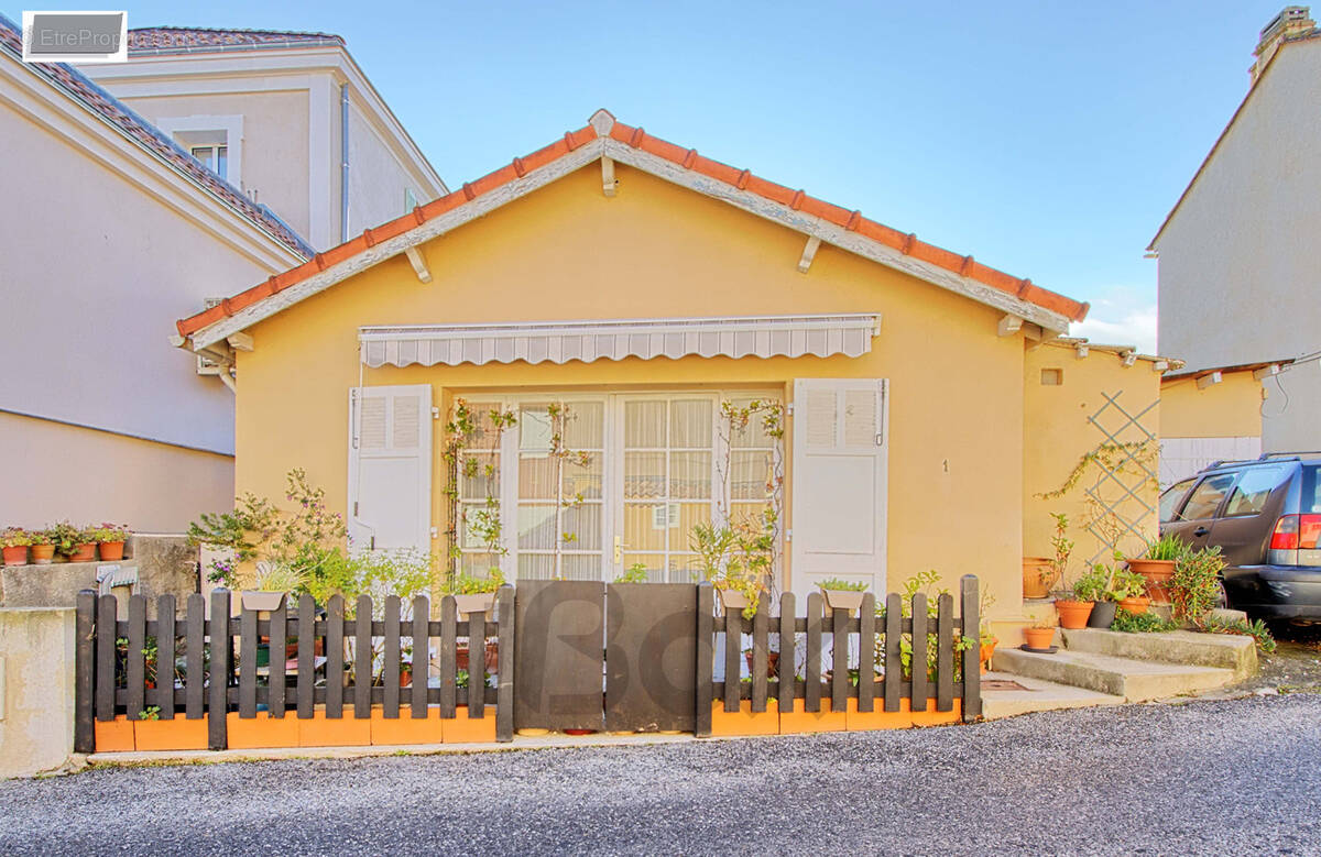 Maison à CARQUEIRANNE