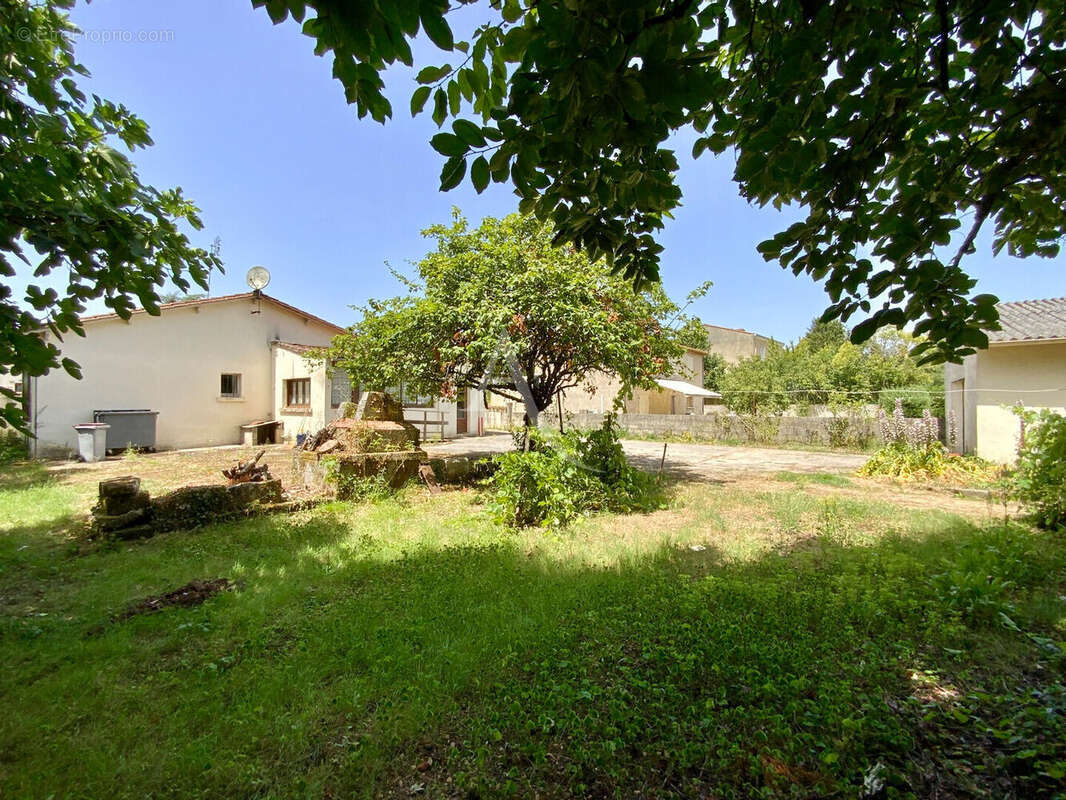 Maison à JONZAC