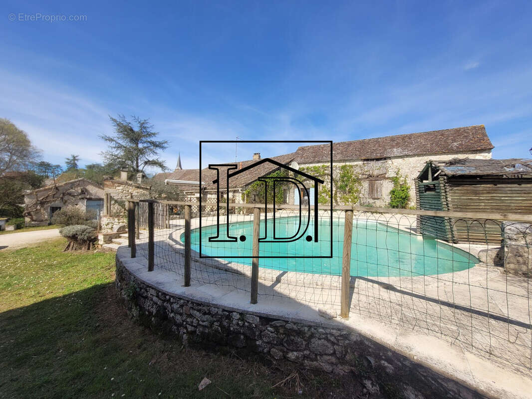 piscine et vue d'ensemble - Maison à SAINT-CERNIN-DE-LABARDE