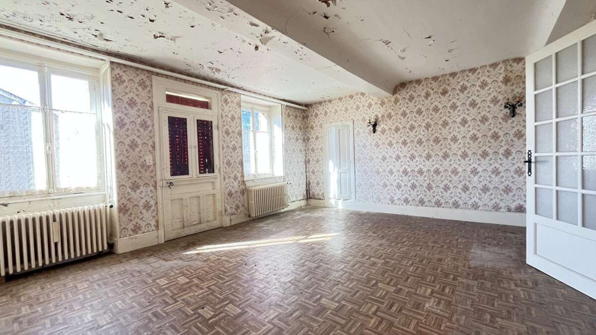 Maison à CUSSY-EN-MORVAN