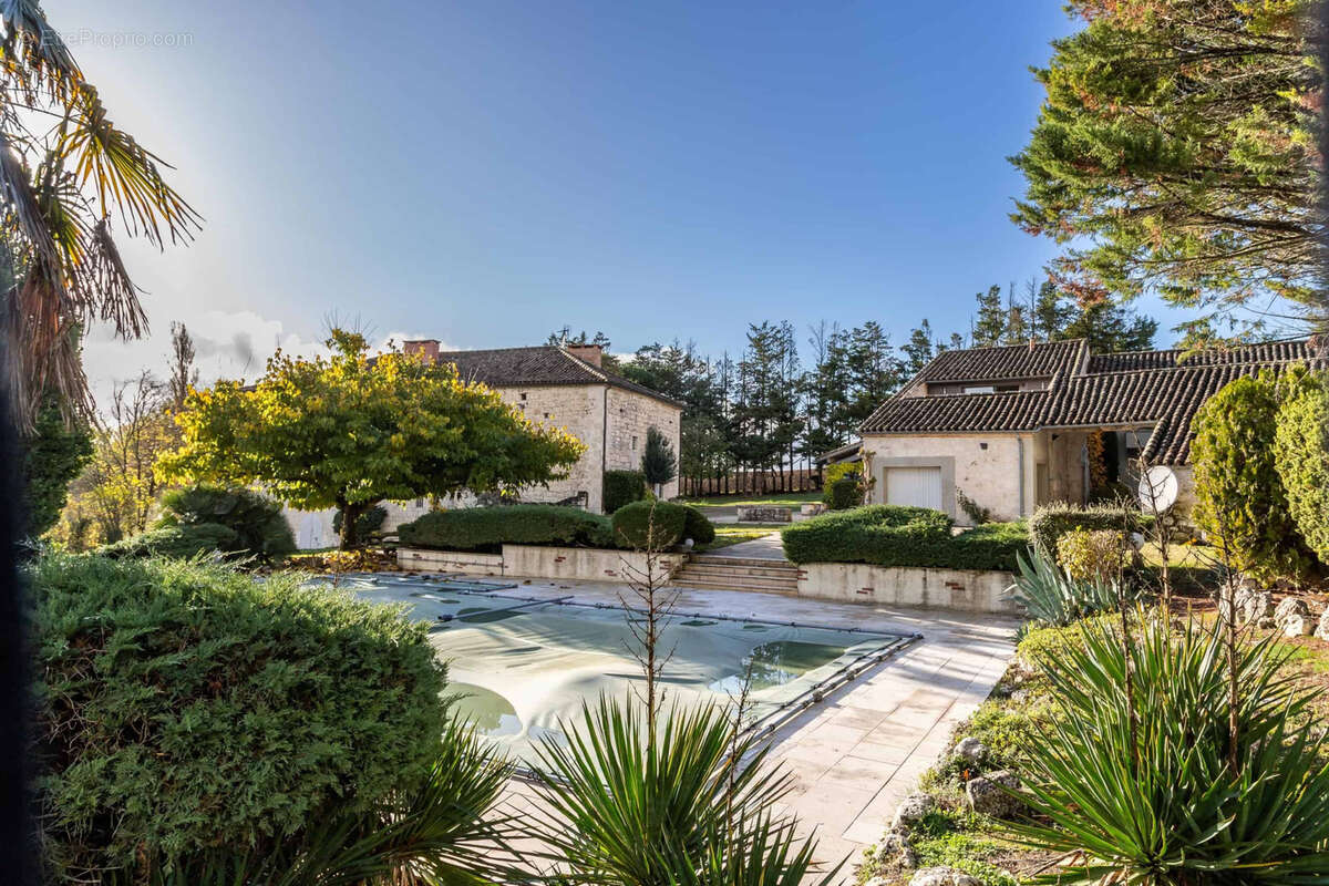 Chateau Estate - photo 3