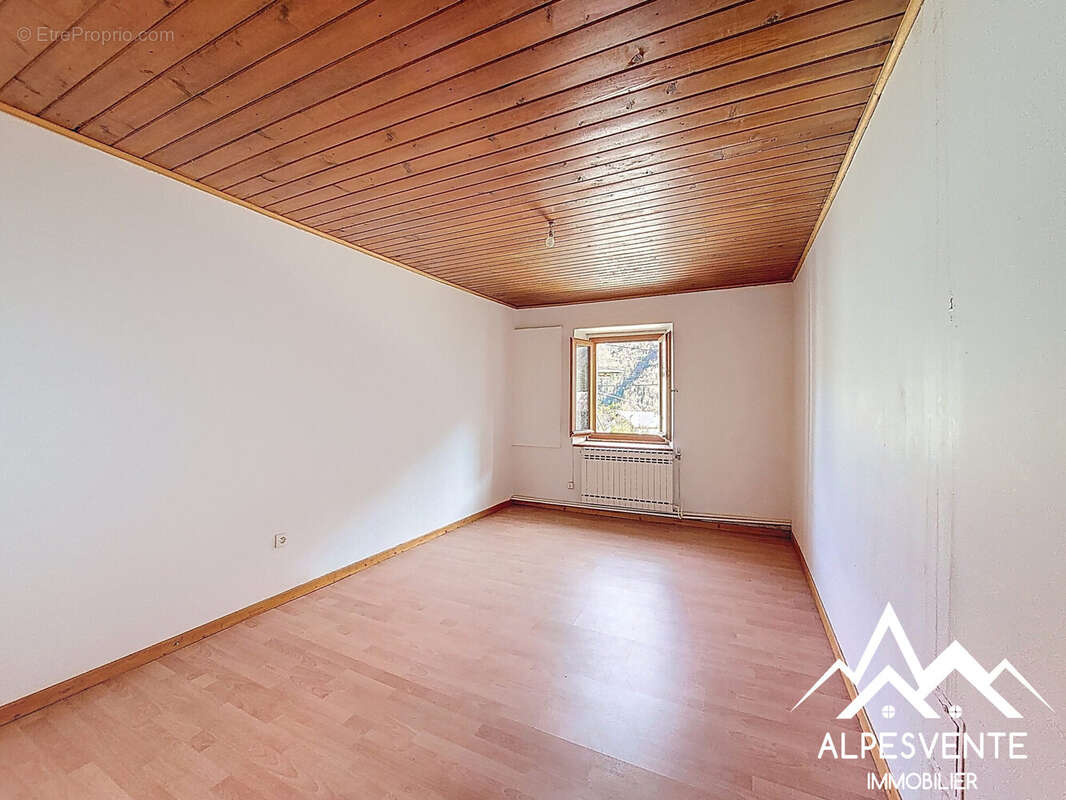 Appartement à VAILLY