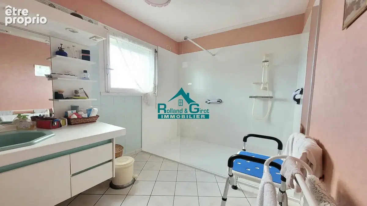 Belle petite maison familiale en centre ville de Noyal Sur Vilaine - photo 9