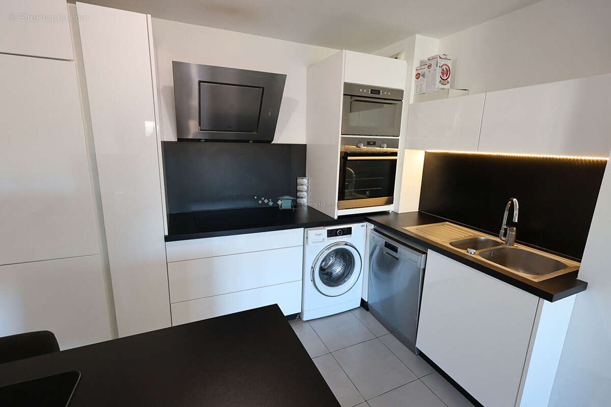 Appartement à LA ROQUETTE-SUR-SIAGNE