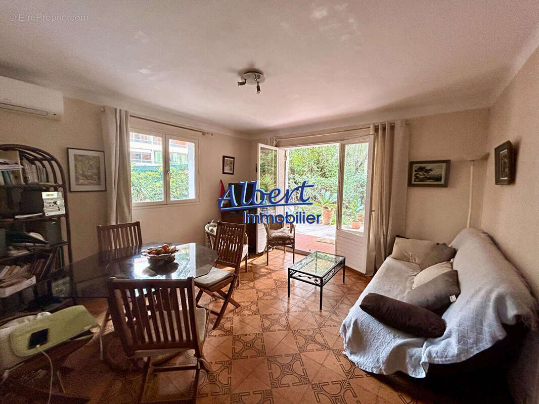 Appartement  2 pièce(s) 45 m2- SANARY-SUR-MER - photo 2