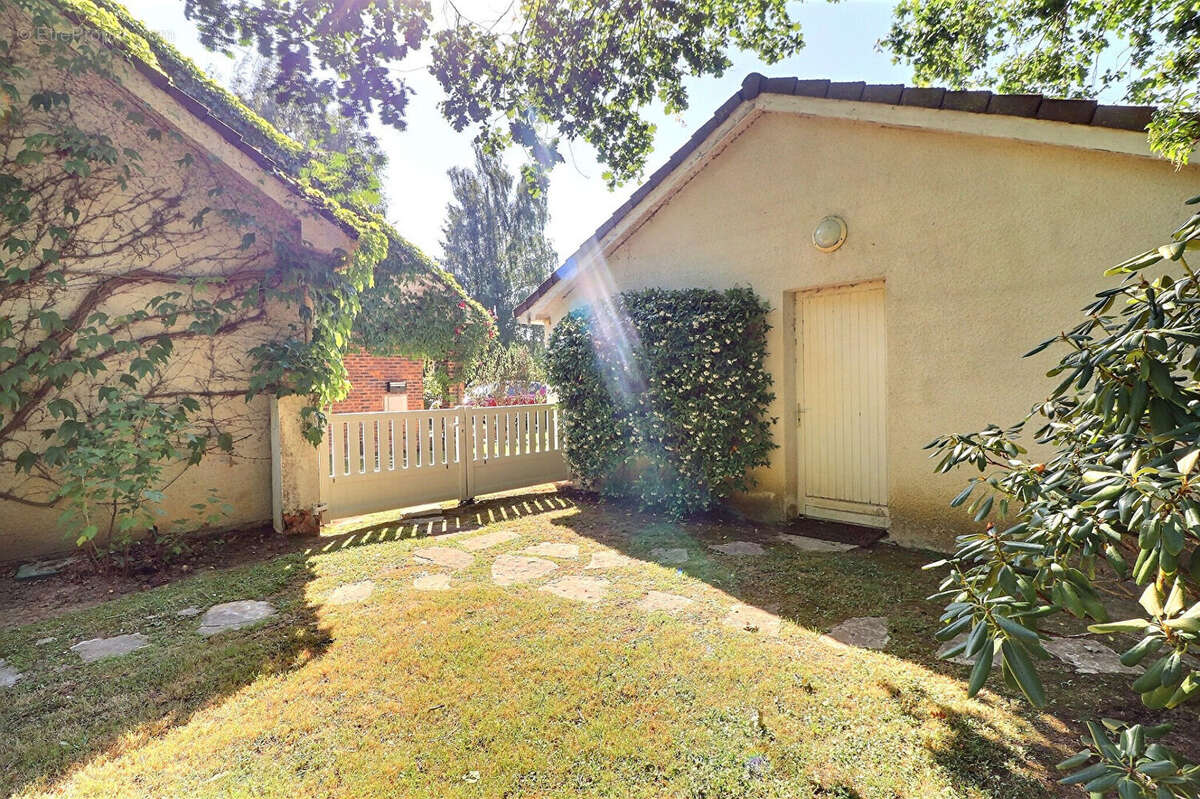 Maison à LE PERRAY-EN-YVELINES