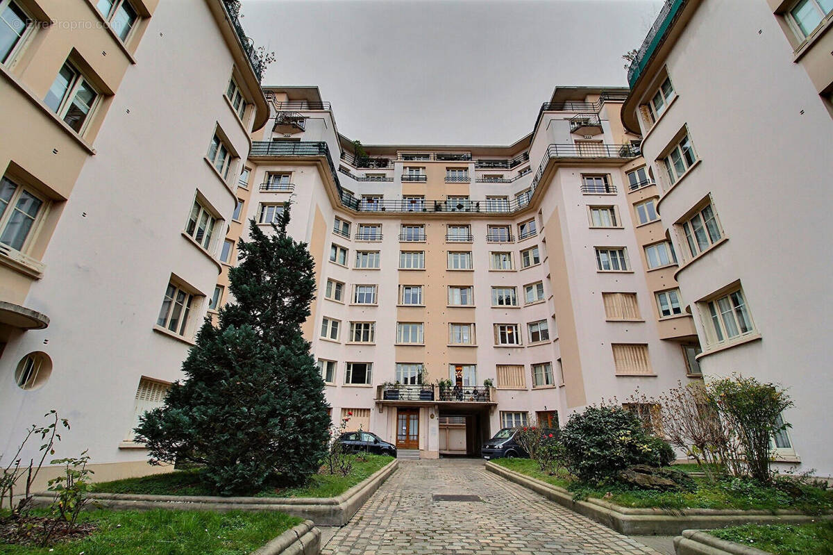 Appartement à LA GARENNE-COLOMBES