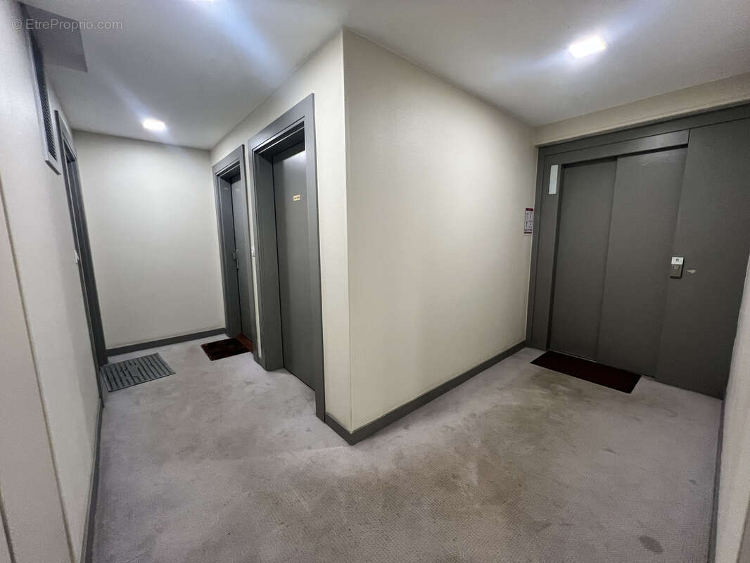 Appartement 2 pièces de 40 m2 avec balcon, parking et cave - photo 9