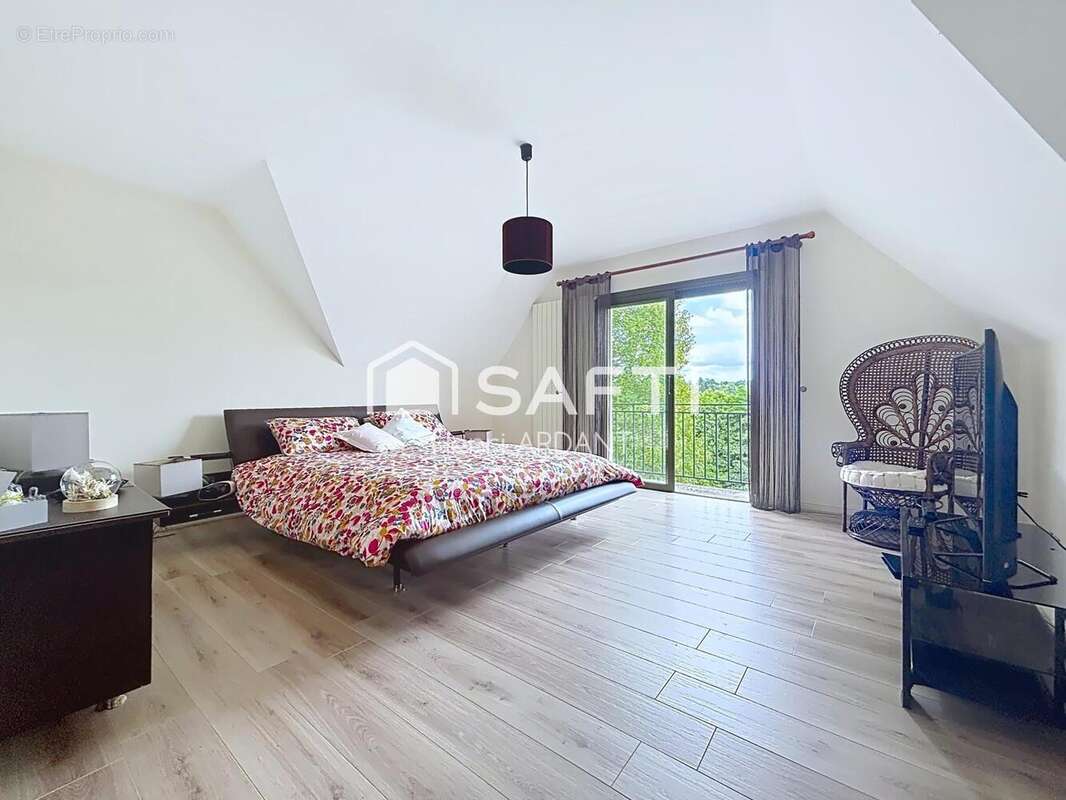Maison 340 m² à Limoges  - photo 7