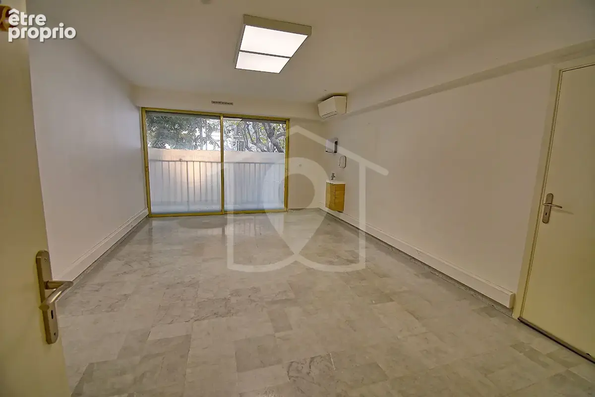 Local commercial 87 m² - Boulevard Albert 1er - Antibes centre - photo 5