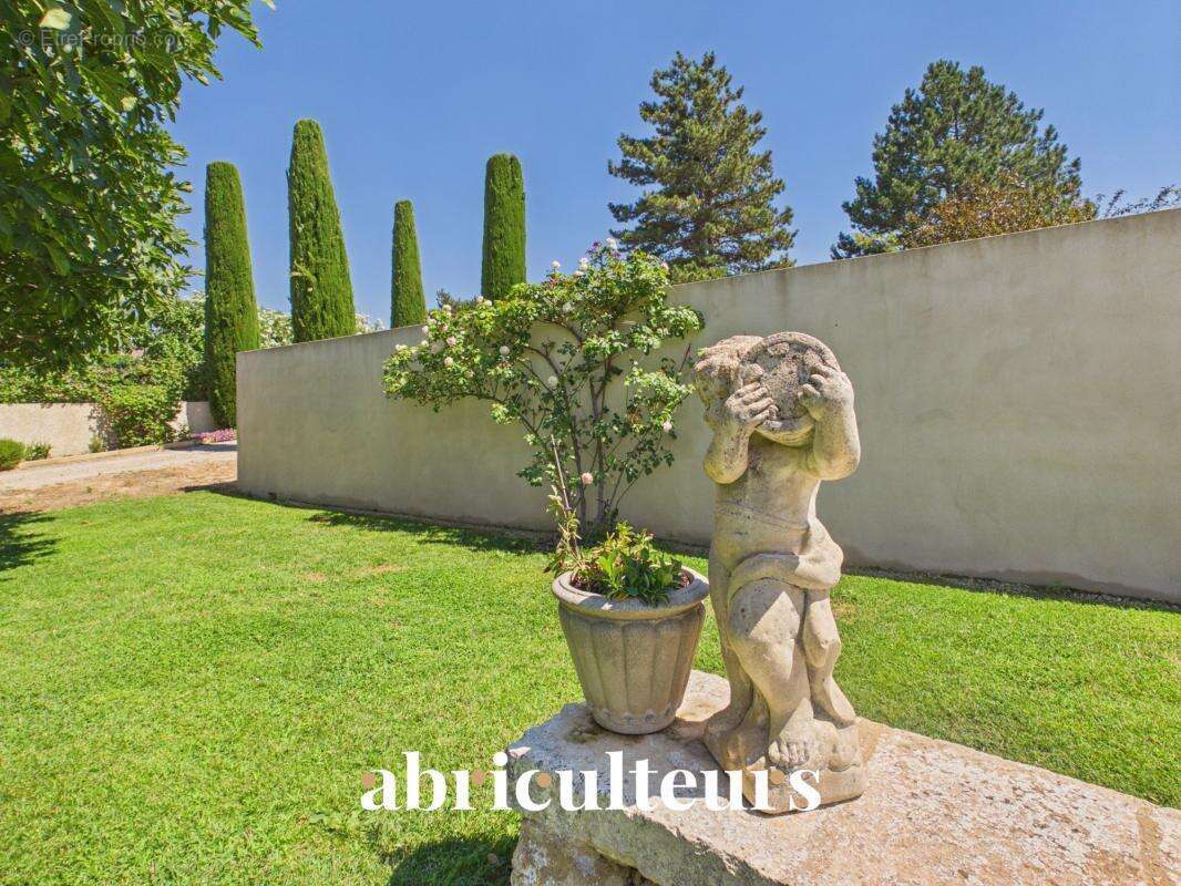 Maison familiale de 198 m² avec T2 indépendant, jardin et garage à Charleval - photo 21