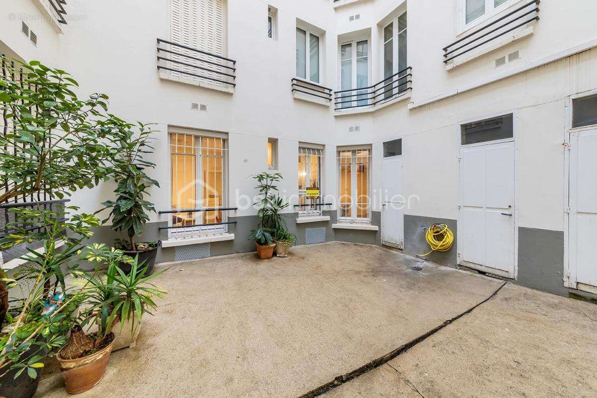 Appartement à PARIS-14E