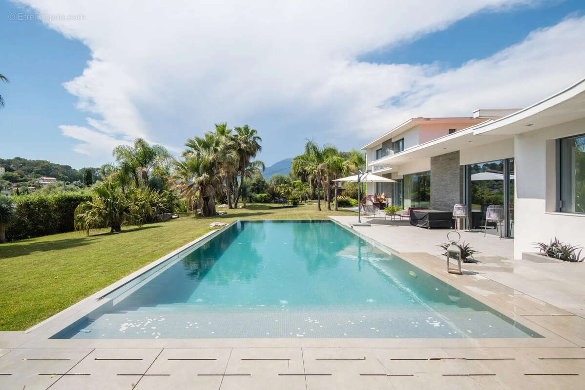 Maison à ROQUEFORT-LES-PINS