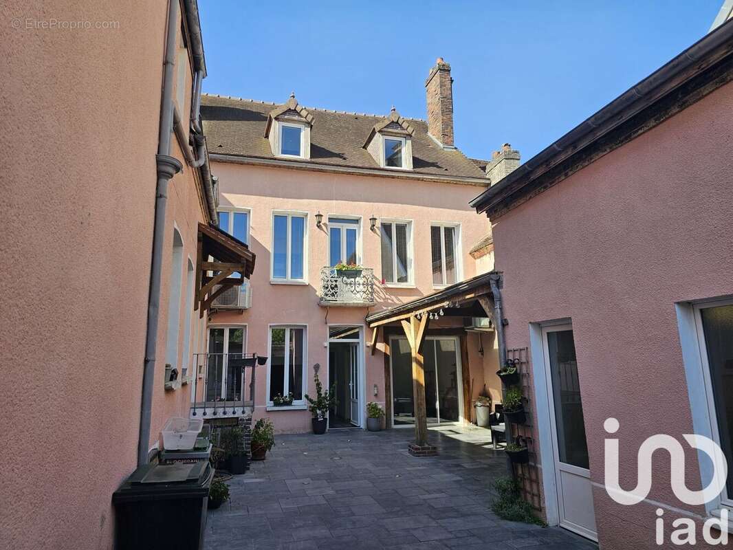 Photo 3 - Maison à VILLENEUVE-L'ARCHEVEQUE