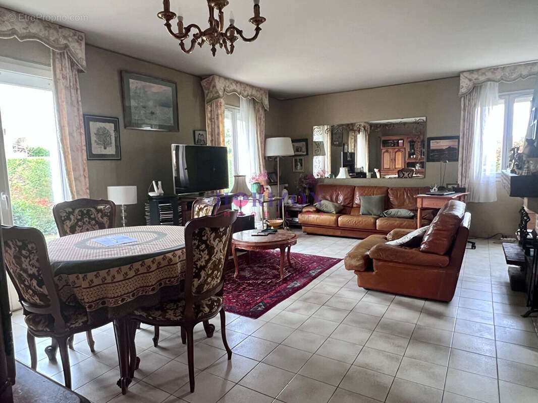 Maison à LA CHAPELLE-EN-SERVAL