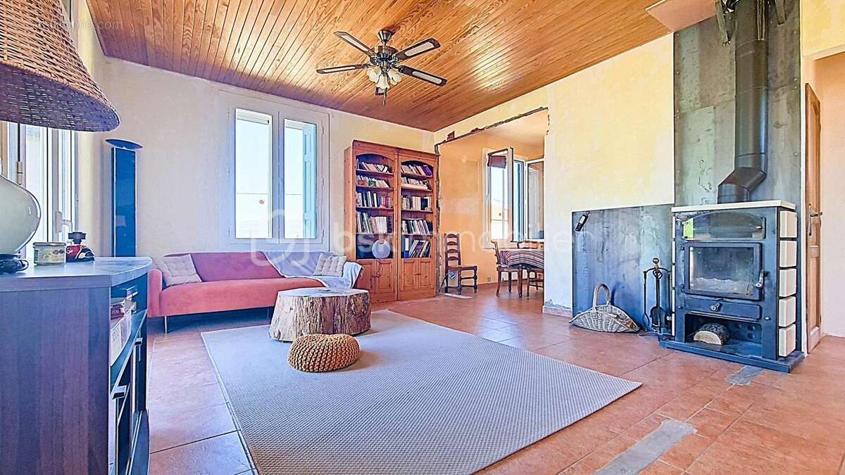 Maison 4 faces avec vue sur le Canigou – 1760 m² de terrain, piscine, garage, dépendance, panneaux solaires - photo 9