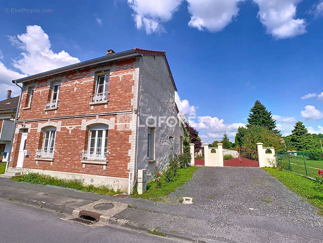 Maison à VIENNE-LE-CHATEAU