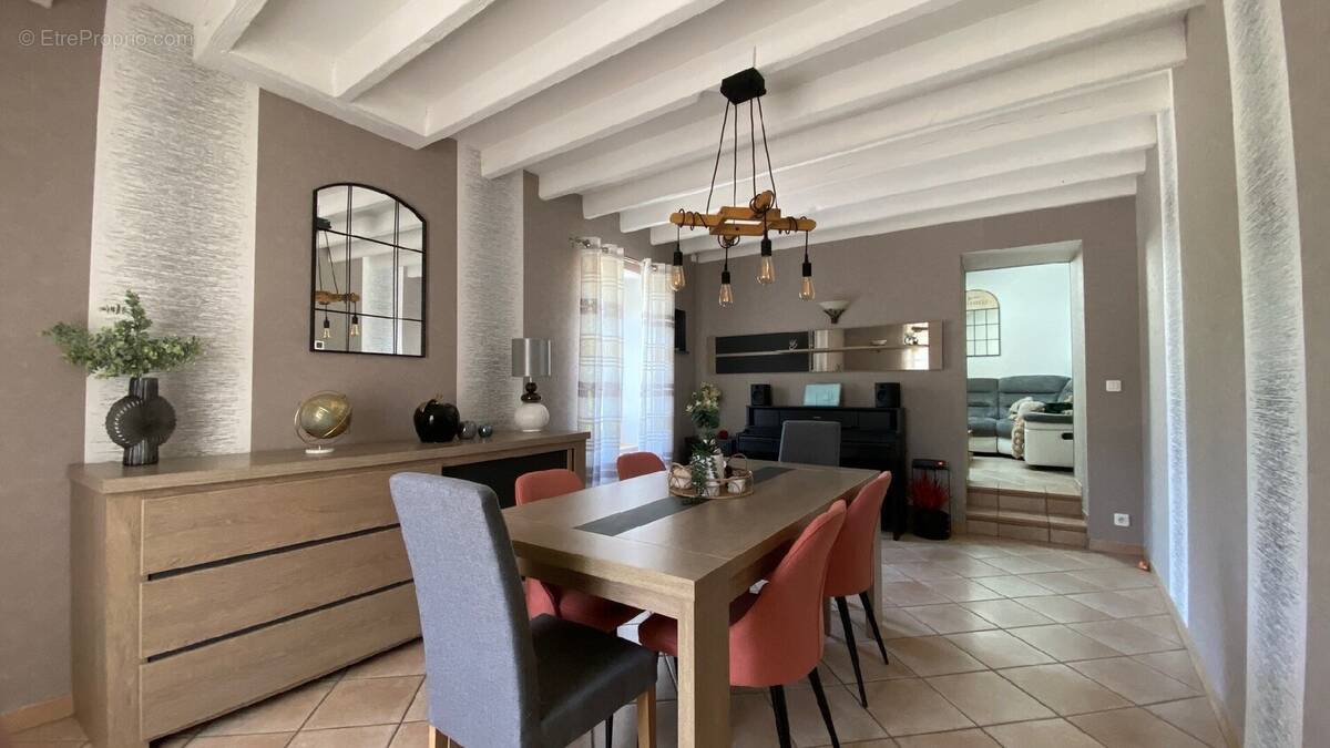 Maison à CREUZIER-LE-NEUF