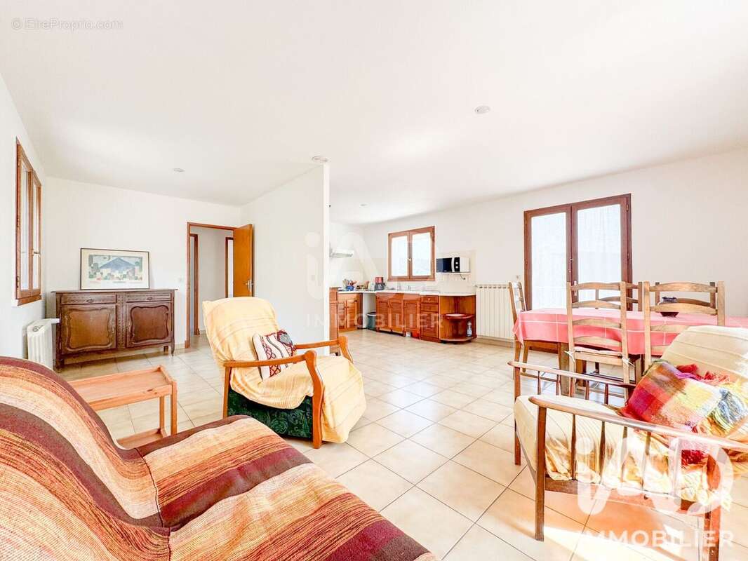 Maison 92 m² à Viala-Du-Tarn  - photo 2