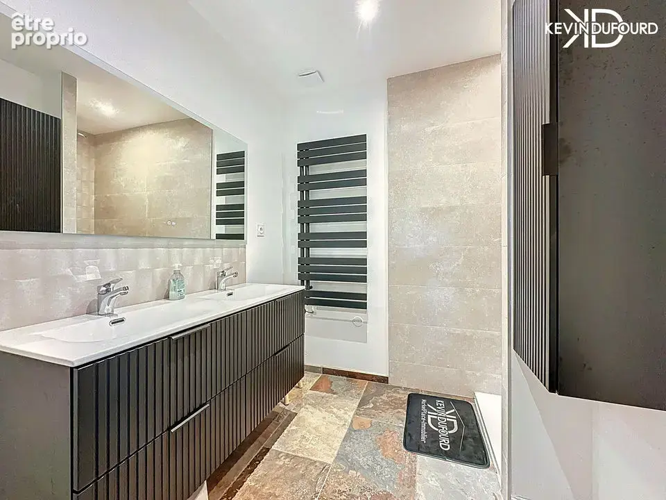 Maison avec gîte de 140m²  sur un terrain de 1,9 Hectares à - photo 9