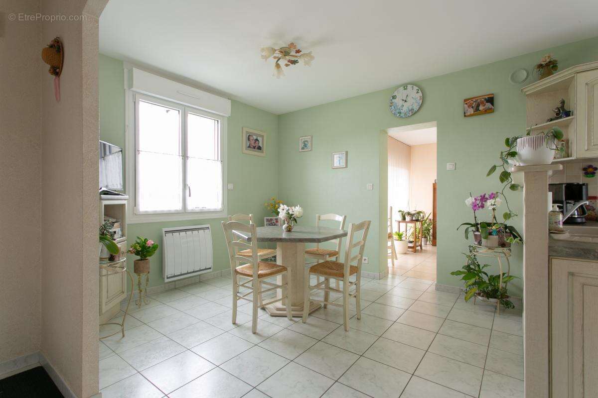 Maison à MESANGER