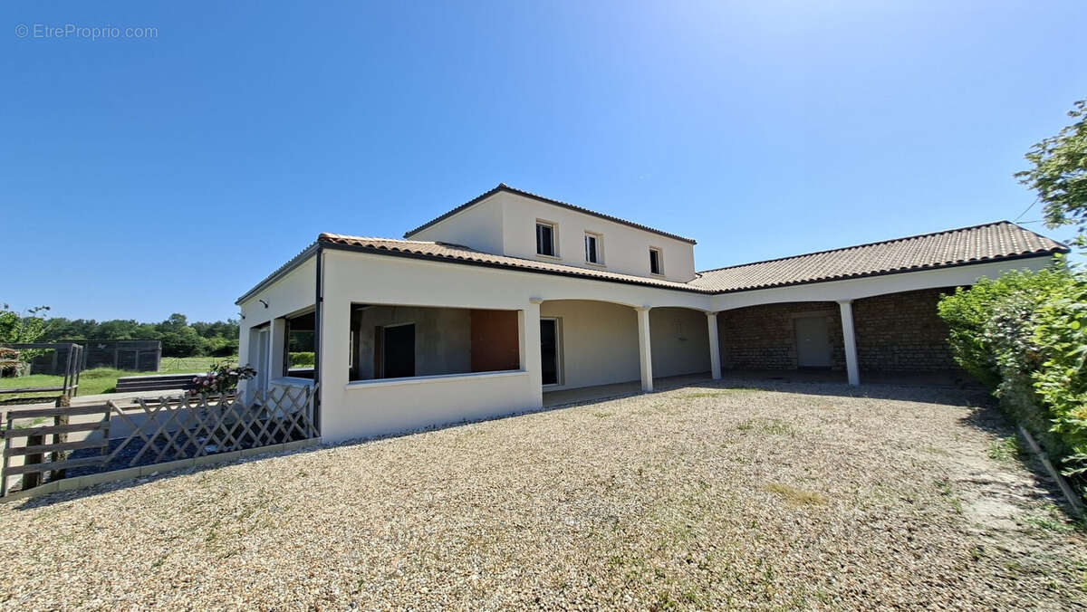 Maison à SAINTES