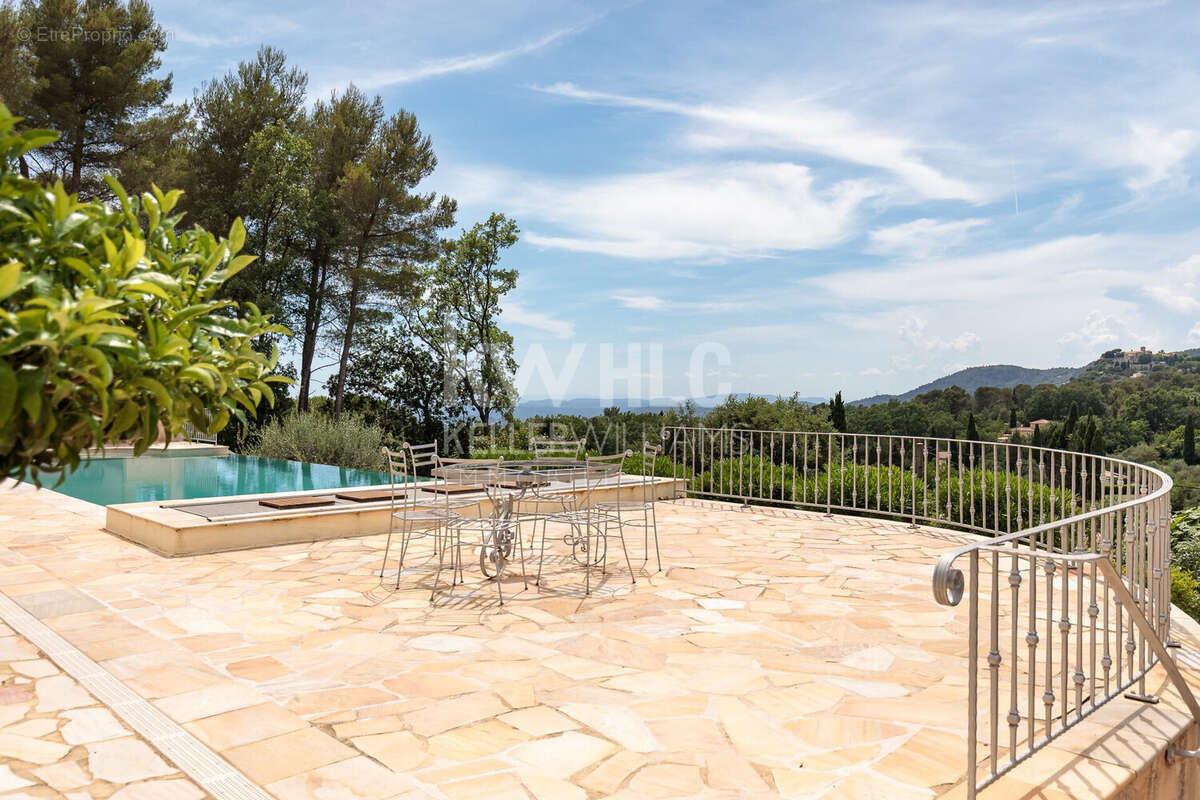 Maison 250 m² à Cabris  - photo 6